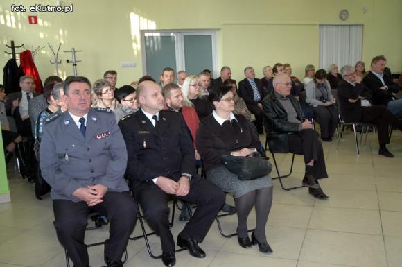Zarząd Powiatu wybrany i prezent od ustępującej starosty