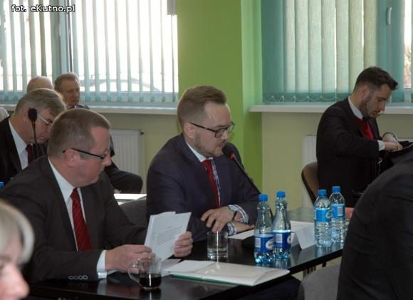 Zarząd Powiatu wybrany i prezent od ustępującej starosty