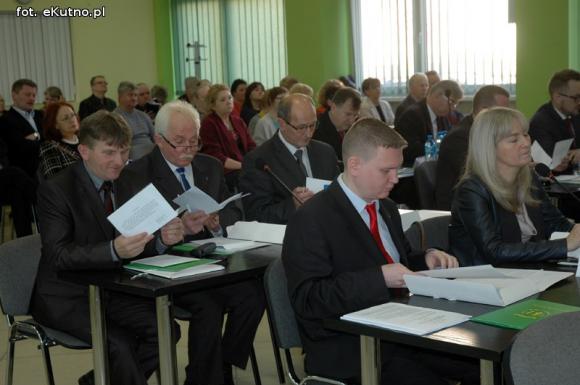 Zarząd Powiatu wybrany i prezent od ustępującej starosty