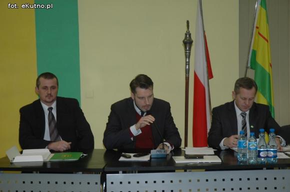 Zarząd Powiatu wybrany i prezent od ustępującej starosty