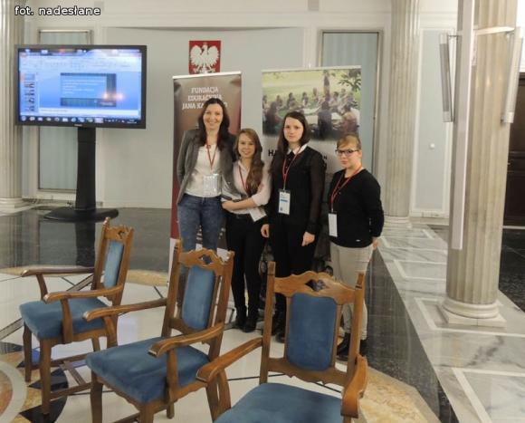 Zło zwycięża, gdy dobrzy ludzie nic nie robią. Uczennice LO im. Bohaterów Września 1939 roku na konferencji w Sejmie RP