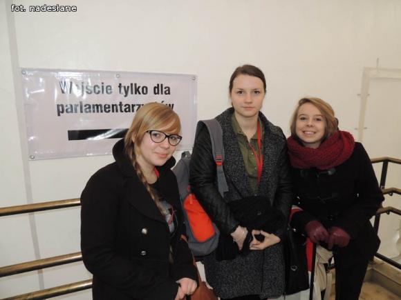 Zło zwycięża, gdy dobrzy ludzie nic nie robią. Uczennice LO im. Bohaterów Września 1939 roku na konferencji w Sejmie RP