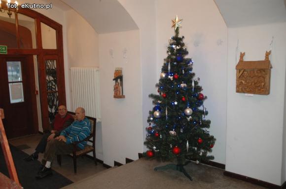 Łowickie bombki, anioły, mikołaje i Święta Rodzina. Kiermasz w kutnowskim muzeum