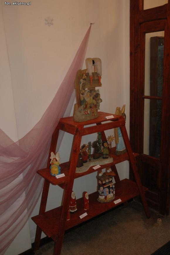 Łowickie bombki, anioły, mikołaje i Święta Rodzina. Kiermasz w kutnowskim muzeum