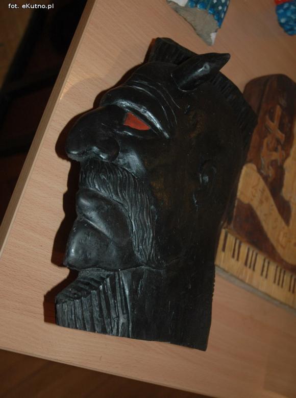 Łowickie bombki, anioły, mikołaje i Święta Rodzina. Kiermasz w kutnowskim muzeum