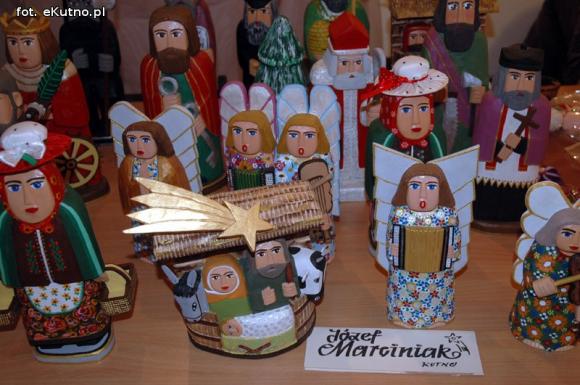Łowickie bombki, anioły, mikołaje i Święta Rodzina. Kiermasz w kutnowskim muzeum