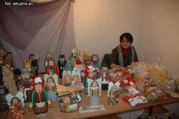 Łowickie bombki, anioły, mikołaje i Święta Rodzina. Kiermasz w kutnowskim muzeum