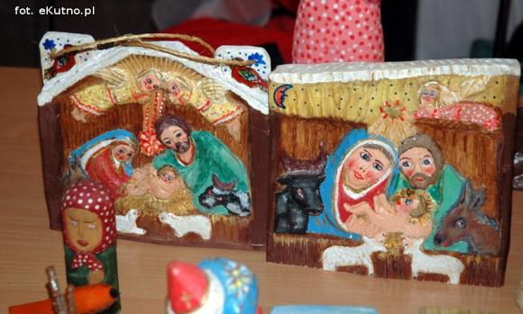 Łowickie bombki, anioły, mikołaje i Święta Rodzina. Kiermasz w kutnowskim muzeum