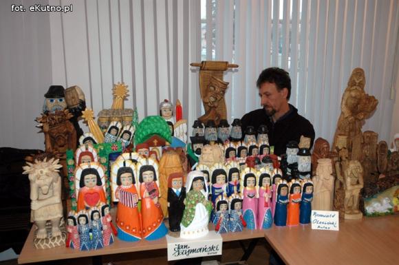 Łowickie bombki, anioły, mikołaje i Święta Rodzina. Kiermasz w kutnowskim muzeum
