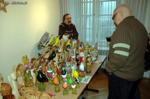 Łowickie bombki, anioły, mikołaje i Święta Rodzina. Kiermasz w kutnowskim muzeum