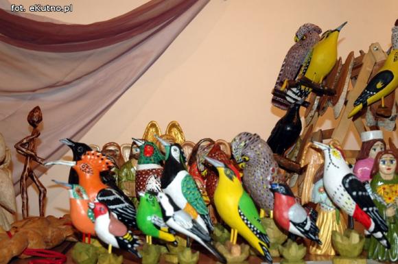 Łowickie bombki, anioły, mikołaje i Święta Rodzina. Kiermasz w kutnowskim muzeum