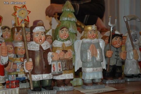 Łowickie bombki, anioły, mikołaje i Święta Rodzina. Kiermasz w kutnowskim muzeum