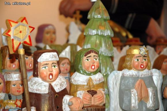 Łowickie bombki, anioły, mikołaje i Święta Rodzina. Kiermasz w kutnowskim muzeum