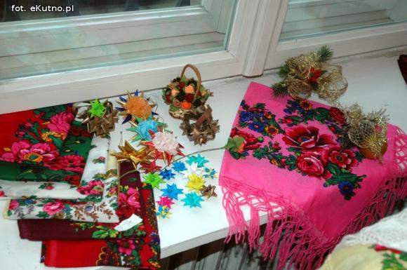 Łowickie bombki, anioły, mikołaje i Święta Rodzina. Kiermasz w kutnowskim muzeum