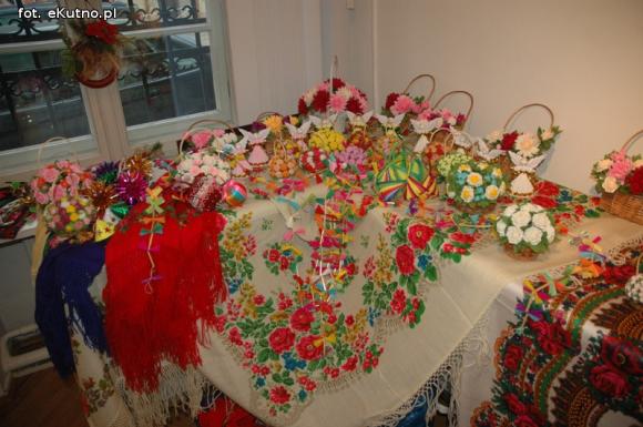 Łowickie bombki, anioły, mikołaje i Święta Rodzina. Kiermasz w kutnowskim muzeum