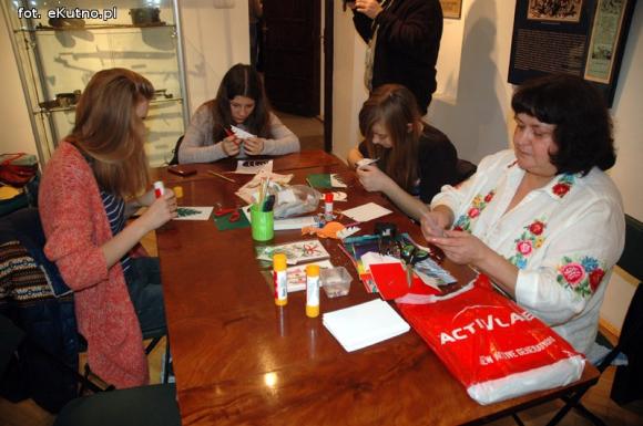 Łowickie bombki, anioły, mikołaje i Święta Rodzina. Kiermasz w kutnowskim muzeum