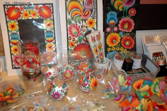 Łowickie bombki, anioły, mikołaje i Święta Rodzina. Kiermasz w kutnowskim muzeum