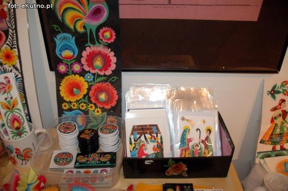 Łowickie bombki, anioły, mikołaje i Święta Rodzina. Kiermasz w kutnowskim muzeum