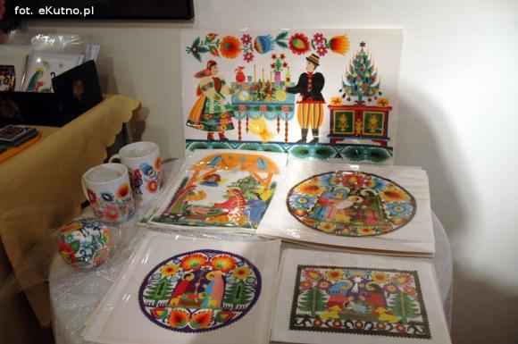 Łowickie bombki, anioły, mikołaje i Święta Rodzina. Kiermasz w kutnowskim muzeum