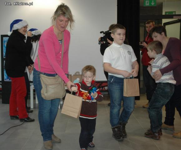 Szóstego grudnia nie można zmarnować. Niebieskie Mikołajki w domu kultury