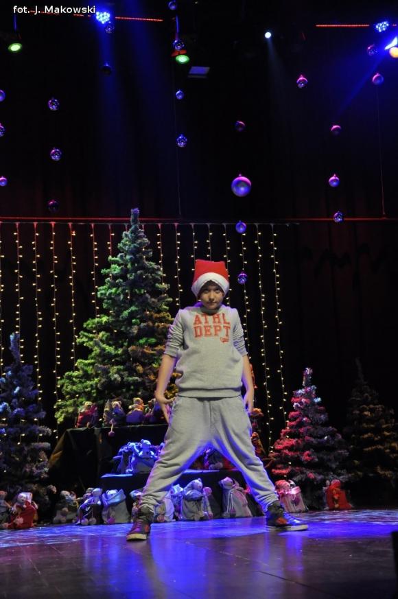 Zostali Świętymi Mikołajami. Koncert w domu kultury