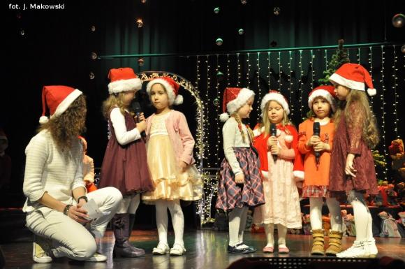 Zostali Świętymi Mikołajami. Koncert w domu kultury