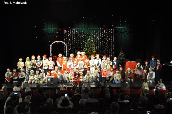 Zostali Świętymi Mikołajami. Koncert w domu kultury