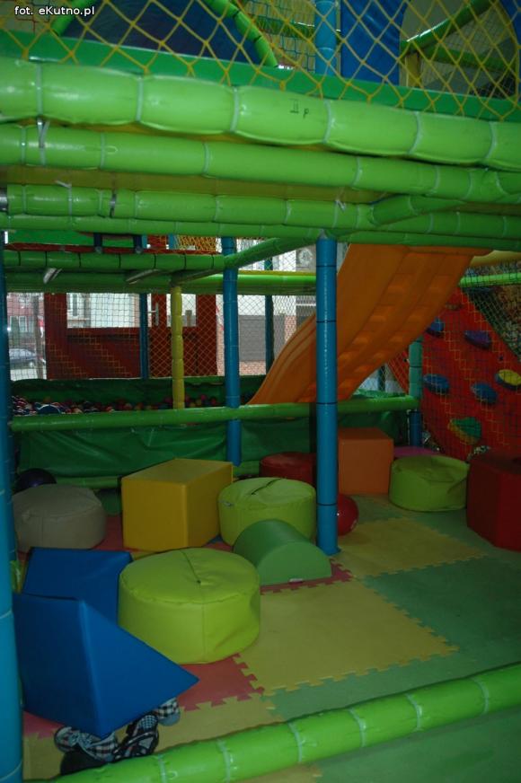  Be Happy!: Święty Mikołaj obdarował dzieci w nowym przedszkolu