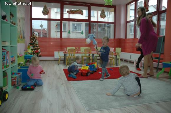  Be Happy!: Święty Mikołaj obdarował dzieci w nowym przedszkolu