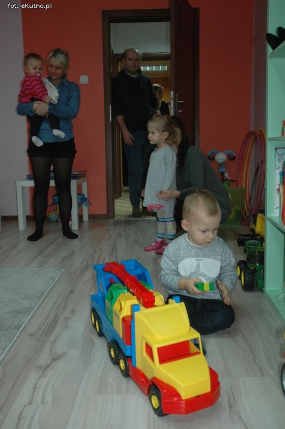  Be Happy!: Święty Mikołaj obdarował dzieci w nowym przedszkolu