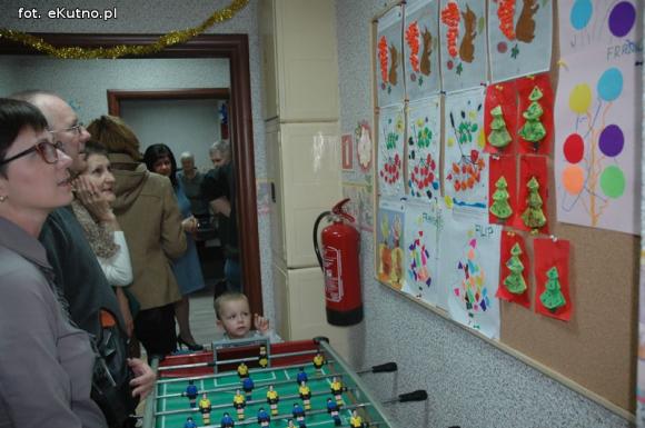  Be Happy!: Święty Mikołaj obdarował dzieci w nowym przedszkolu