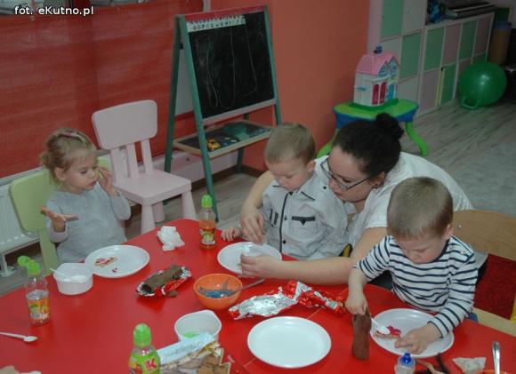  Be Happy!: Święty Mikołaj obdarował dzieci w nowym przedszkolu