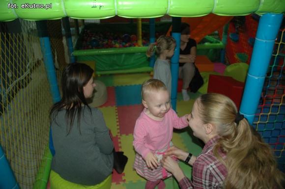  Be Happy!: Święty Mikołaj obdarował dzieci w nowym przedszkolu