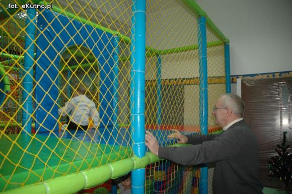  Be Happy!: Święty Mikołaj obdarował dzieci w nowym przedszkolu