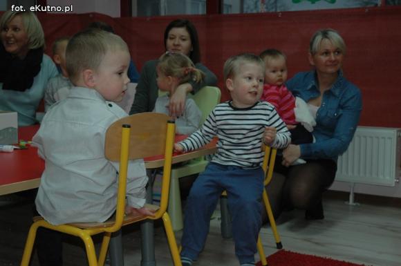  Be Happy!: Święty Mikołaj obdarował dzieci w nowym przedszkolu