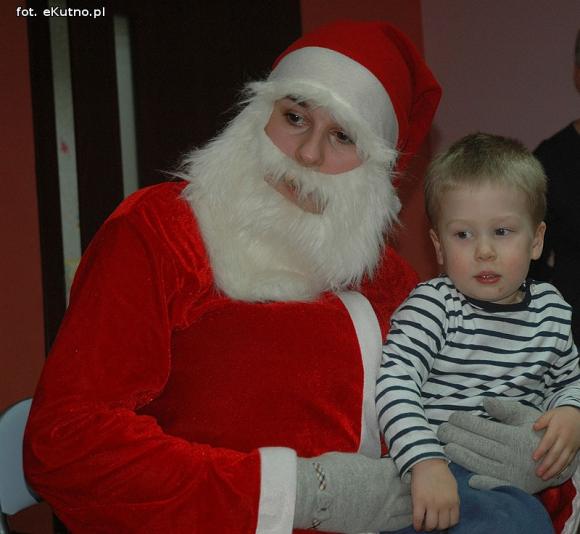  Be Happy!: Święty Mikołaj obdarował dzieci w nowym przedszkolu