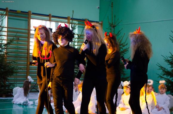 Uroczyste jasełka w Zespole Szkół w Gołębiewku