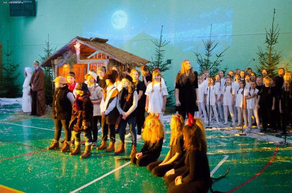 Uroczyste jasełka w Zespole Szkół w Gołębiewku