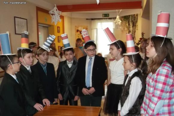 Niesiemy radość ludziom starszym. Kolędowanie seniorów z dziećmi