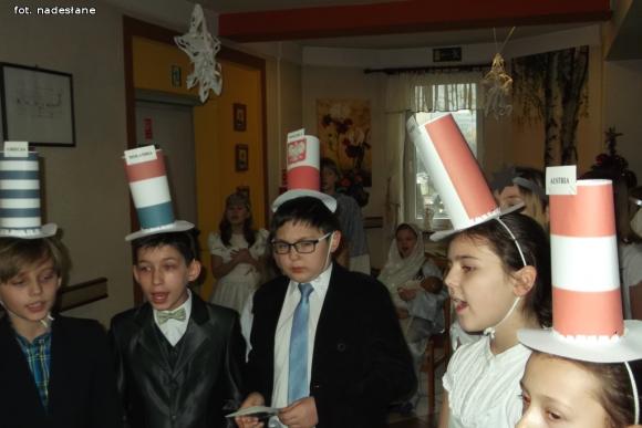 Niesiemy radość ludziom starszym. Kolędowanie seniorów z dziećmi