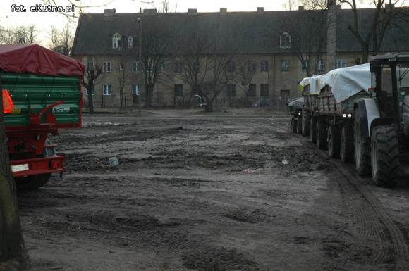 Przydałby się porządny parking