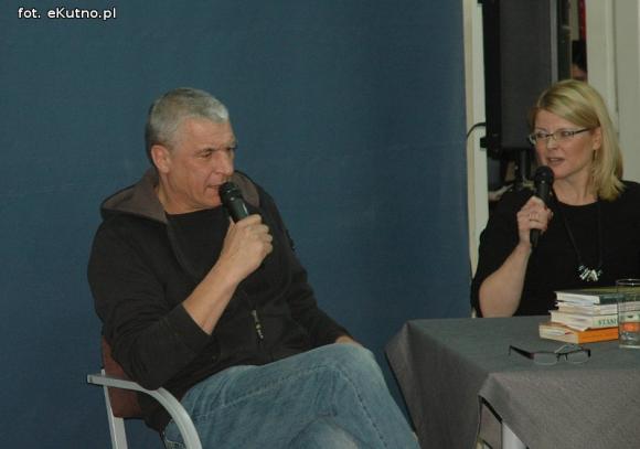 Rozmowa kutnian z Andrzejem Stasiukiem. Może to los działa jak przypadek