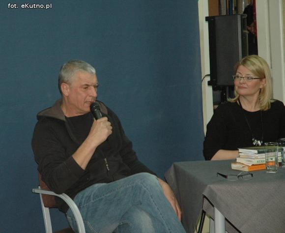 Rozmowa kutnian z Andrzejem Stasiukiem. Może to los działa jak przypadek