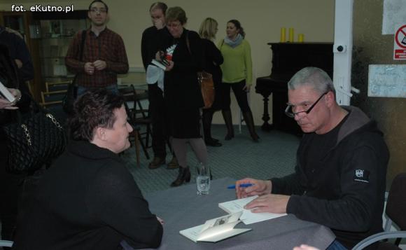 Rozmowa kutnian z Andrzejem Stasiukiem. Może to los działa jak przypadek