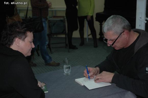 Rozmowa kutnian z Andrzejem Stasiukiem. Może to los działa jak przypadek
