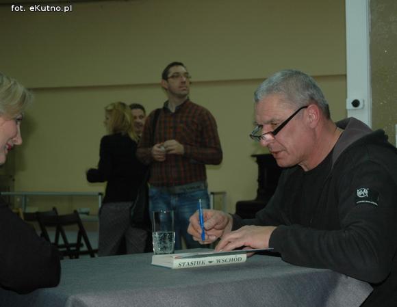 Rozmowa kutnian z Andrzejem Stasiukiem. Może to los działa jak przypadek