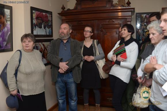 Wystawa zdjęć Ryszarda Czajkowskiego z Indii. Zajrzyj do Dworku