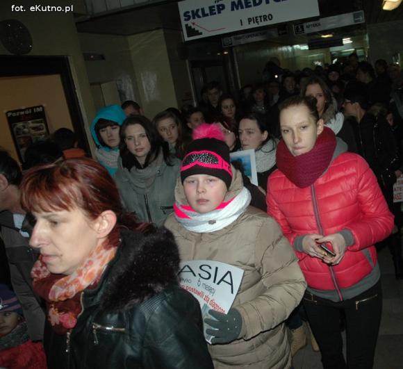 Rozpacz, żal i gniew rodzin zmarłych dzieci. Starosta tłumaczył się za lekarzy