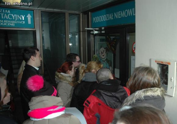 Rozpacz, żal i gniew rodzin zmarłych dzieci. Starosta tłumaczył się za lekarzy