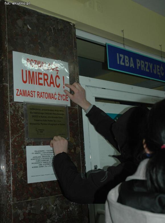 Rozpacz, żal i gniew rodzin zmarłych dzieci. Starosta tłumaczył się za lekarzy